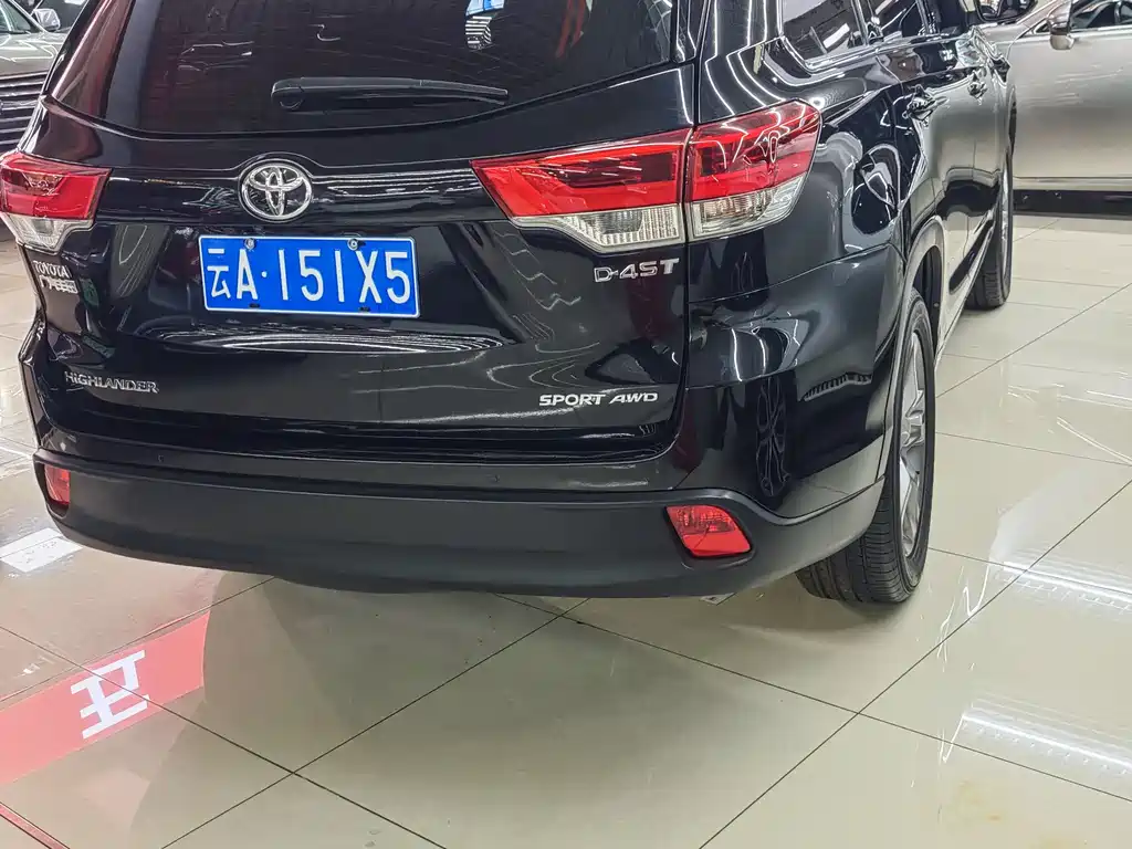 TOYOTA HIGHLANDER