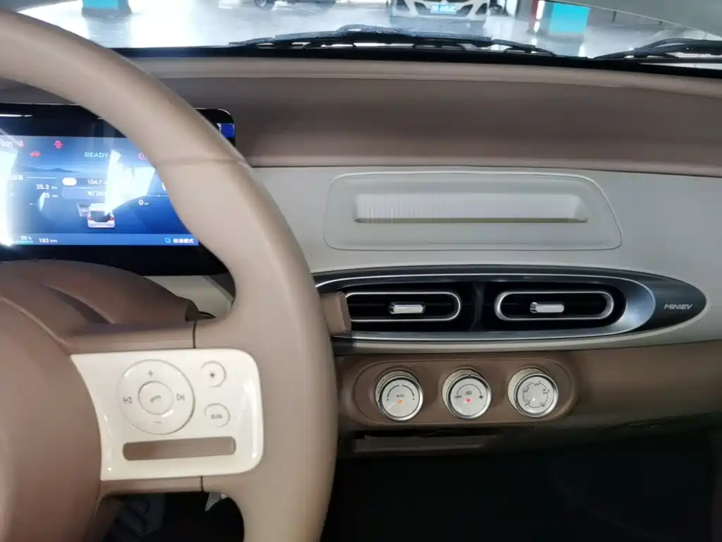 Wuling MINIEV — миниатюра 13