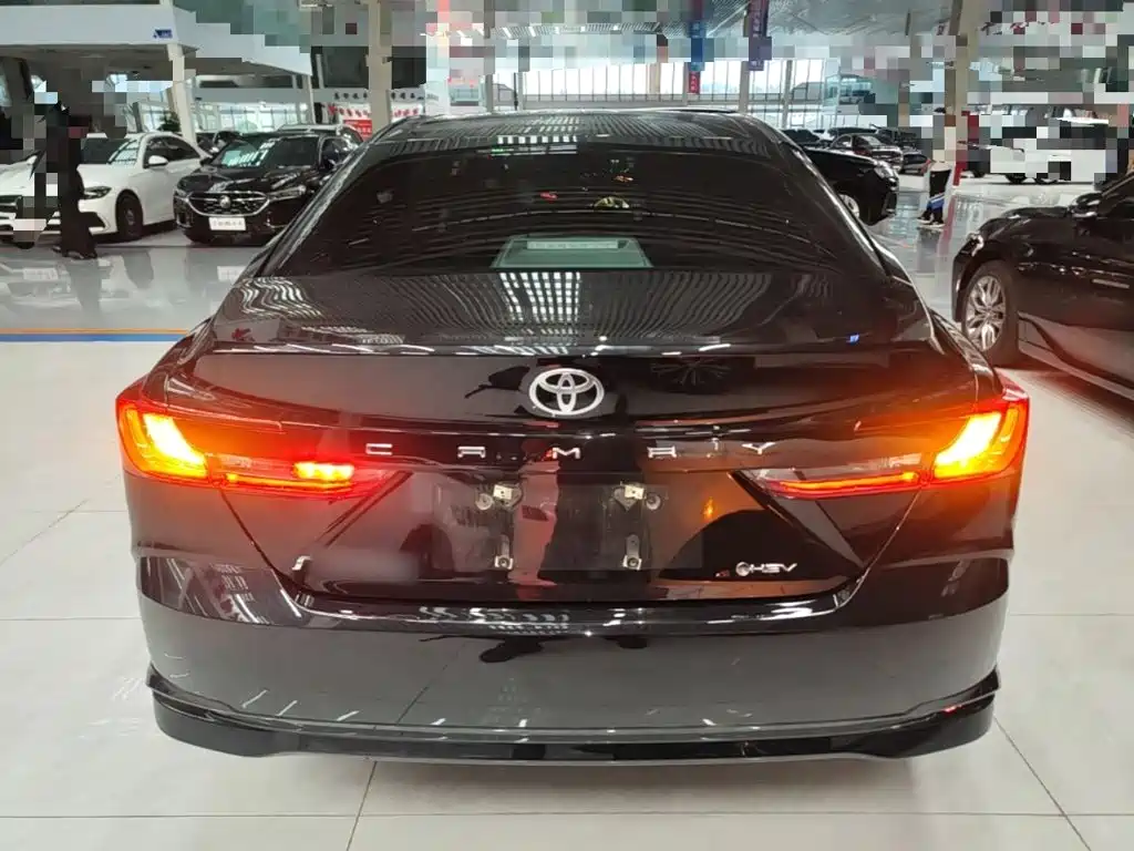 Toyota Camry — миниатюра 6