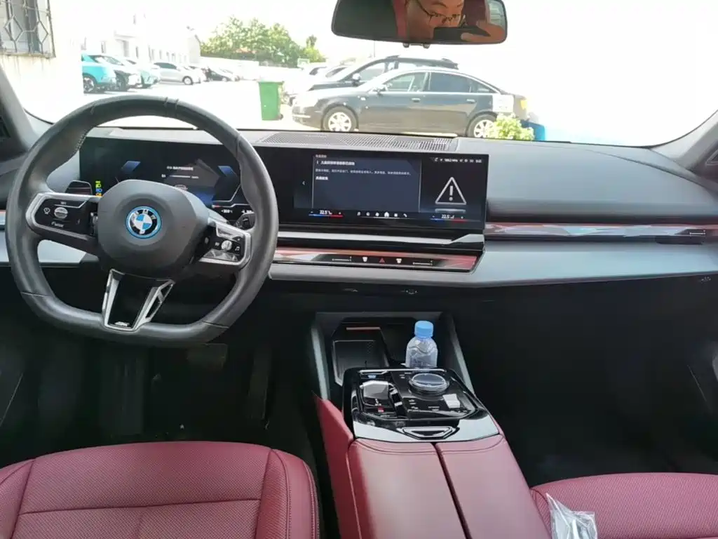 BMW i5 — миниатюра 10