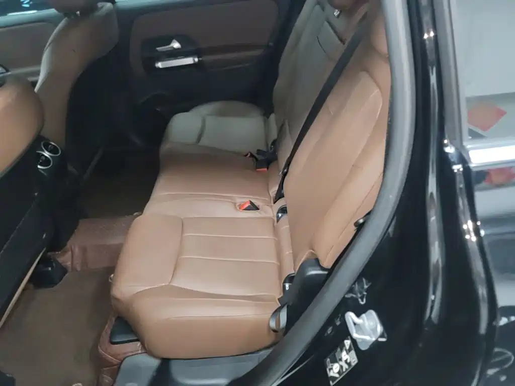 Mercedes-Benz GLB — миниатюра 17