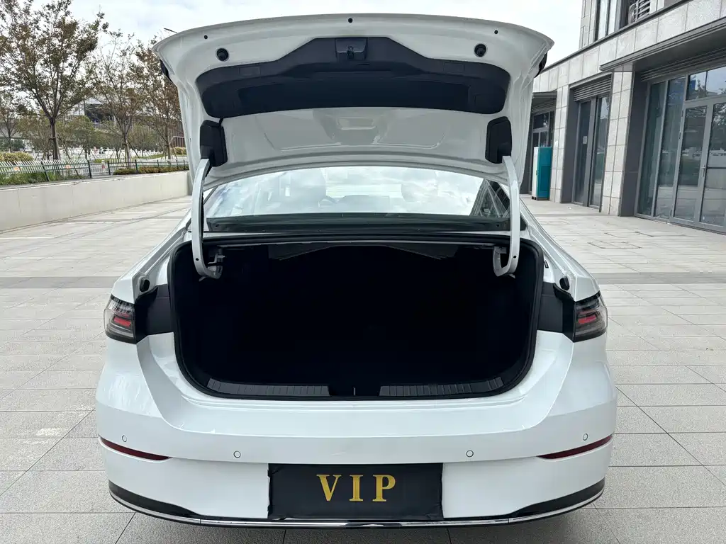 Volkswagen Sagitar — миниатюра 16