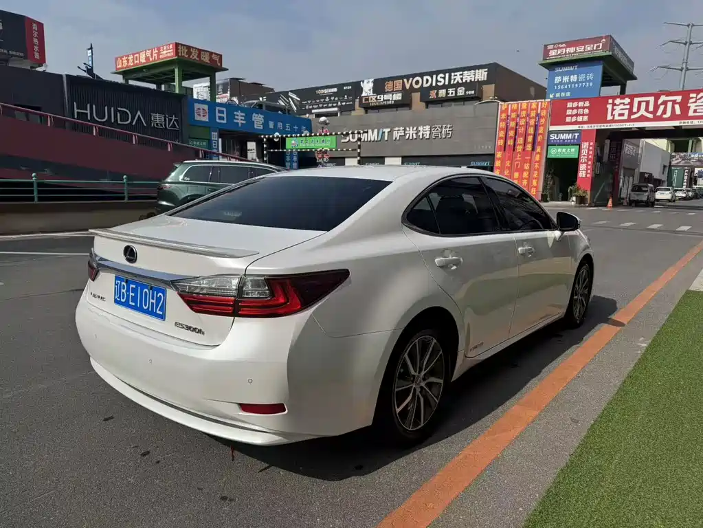 Lexus ES — миниатюра 9