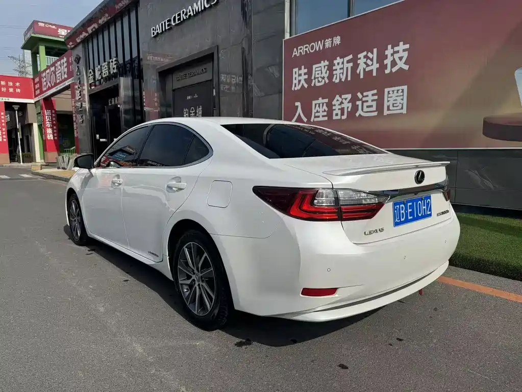Lexus ES — миниатюра 7