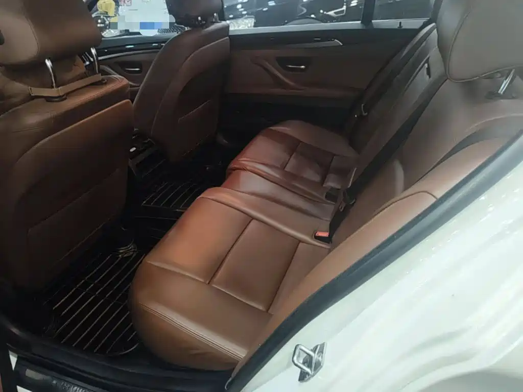 BMW 5 Series — миниатюра 17