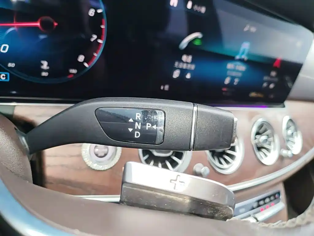 Mercedes-Benz E-Class — миниатюра 14