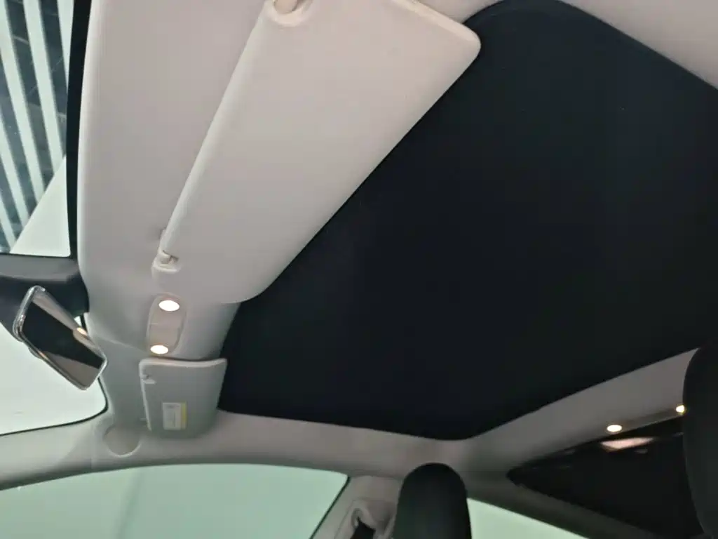 Tesla Model 3 — миниатюра 18