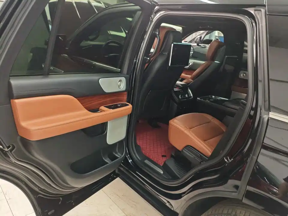 Lincoln Navigator — миниатюра 6