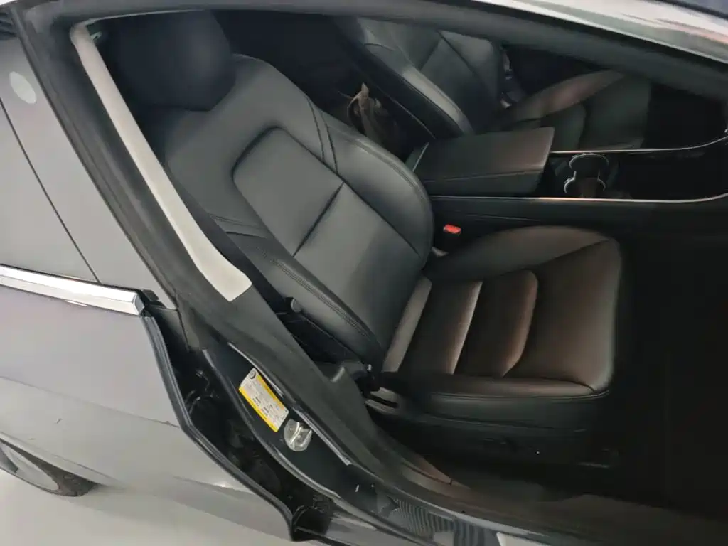 Tesla Model 3 — миниатюра 25