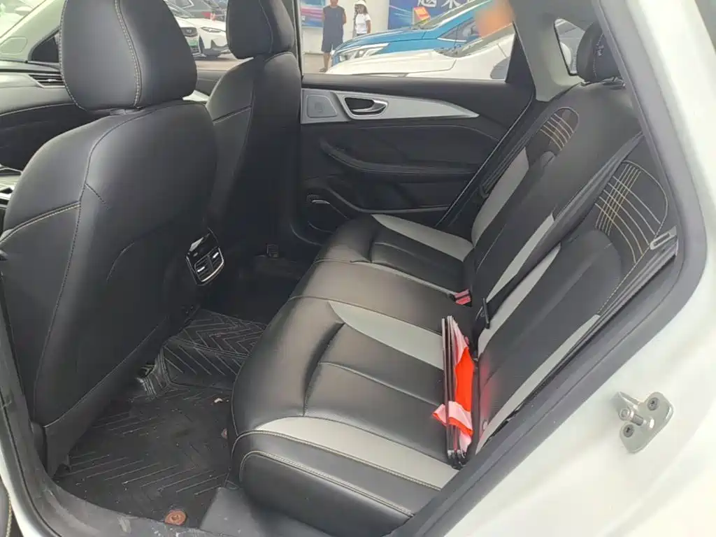 Roewe i6 MAX New Energy — миниатюра 17