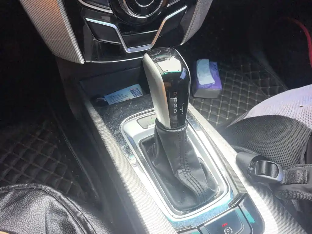 Luxgen U6 — миниатюра 15