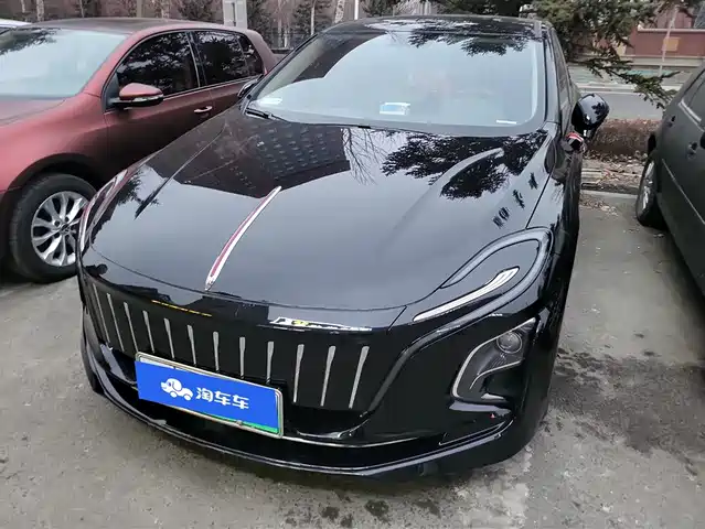 Hongqi HONGQI E QM5 2025