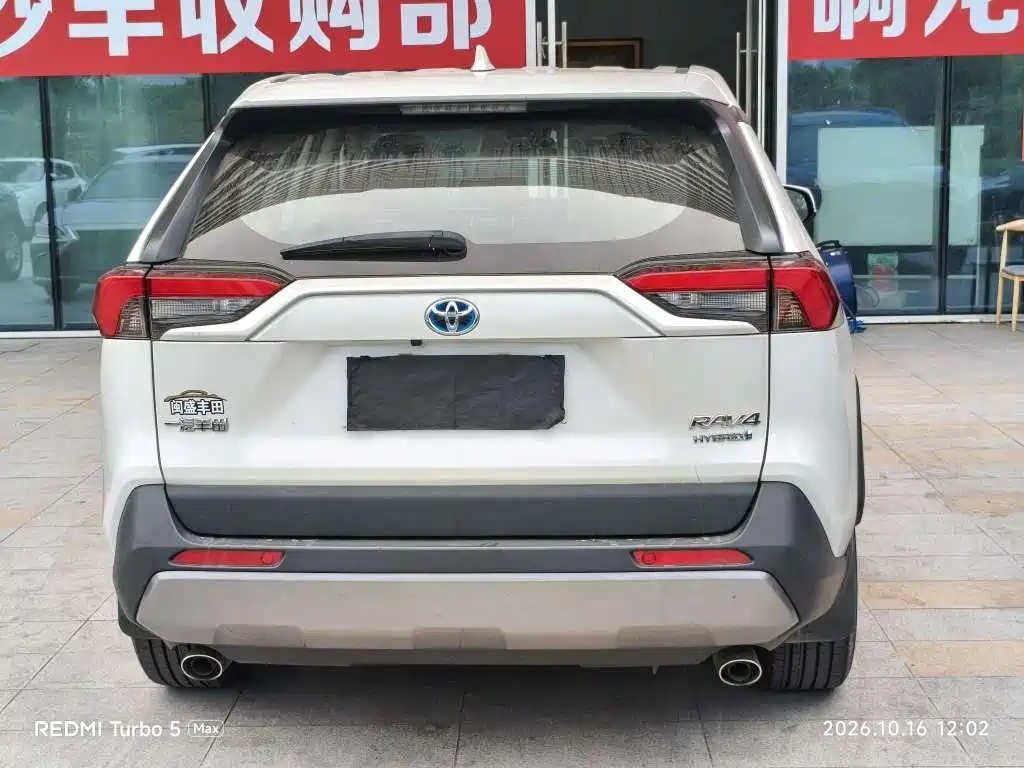 Toyota RAV4 — миниатюра 8