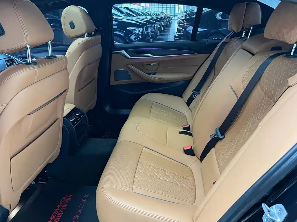 BMW 5 Series — миниатюра 10