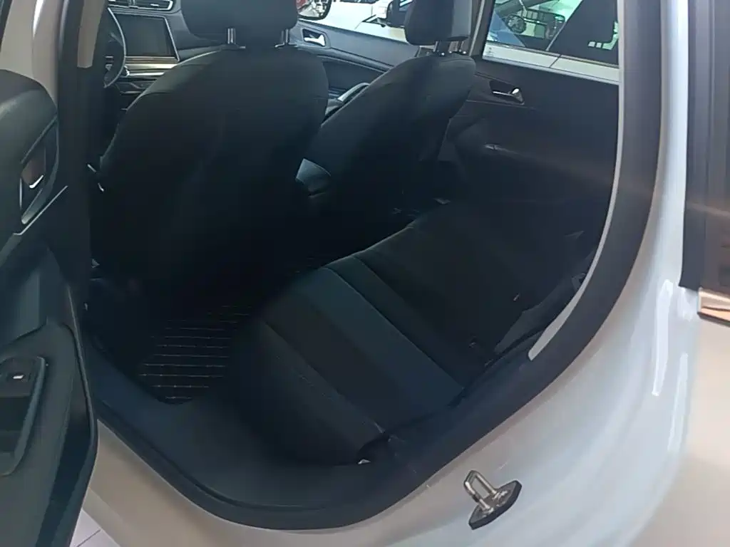 Peugeot 308 — миниатюра 17