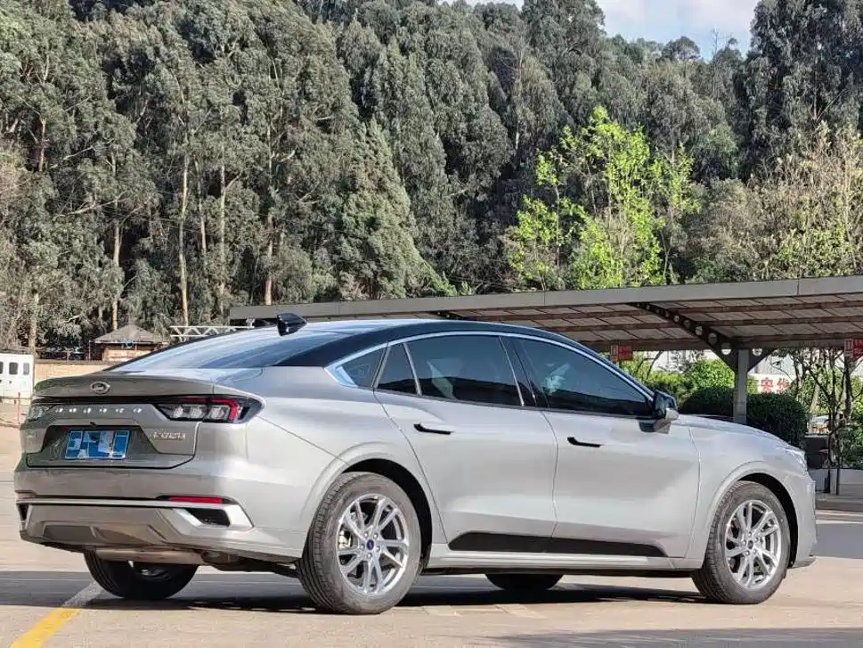 Ford Mondeo — миниатюра 9