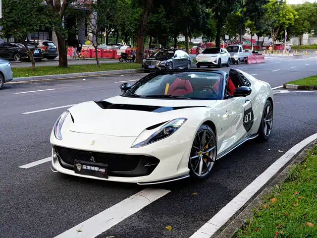 FERRARI  812 2023