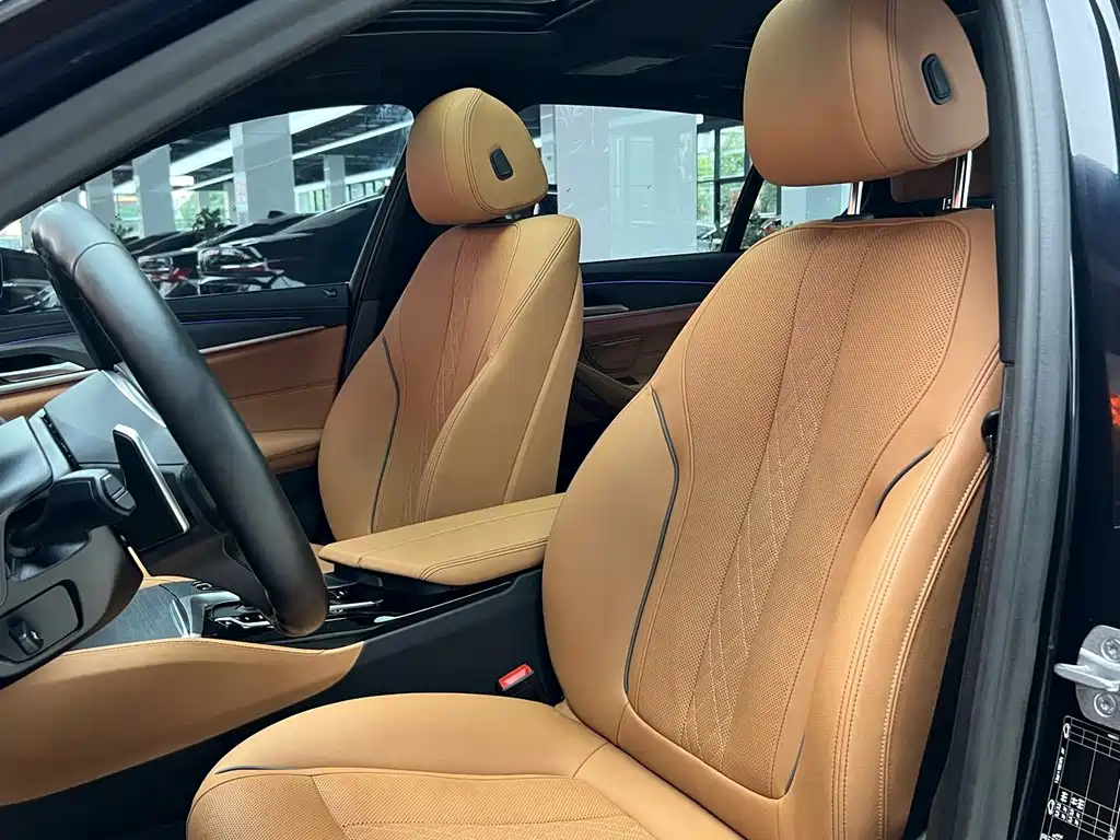 BMW 5 Series — миниатюра 9