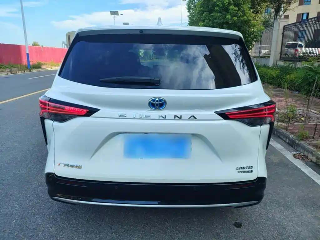 Toyota Sienna — миниатюра 4