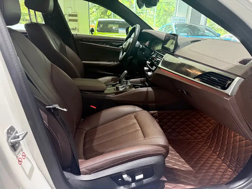BMW 5 Series — миниатюра 19