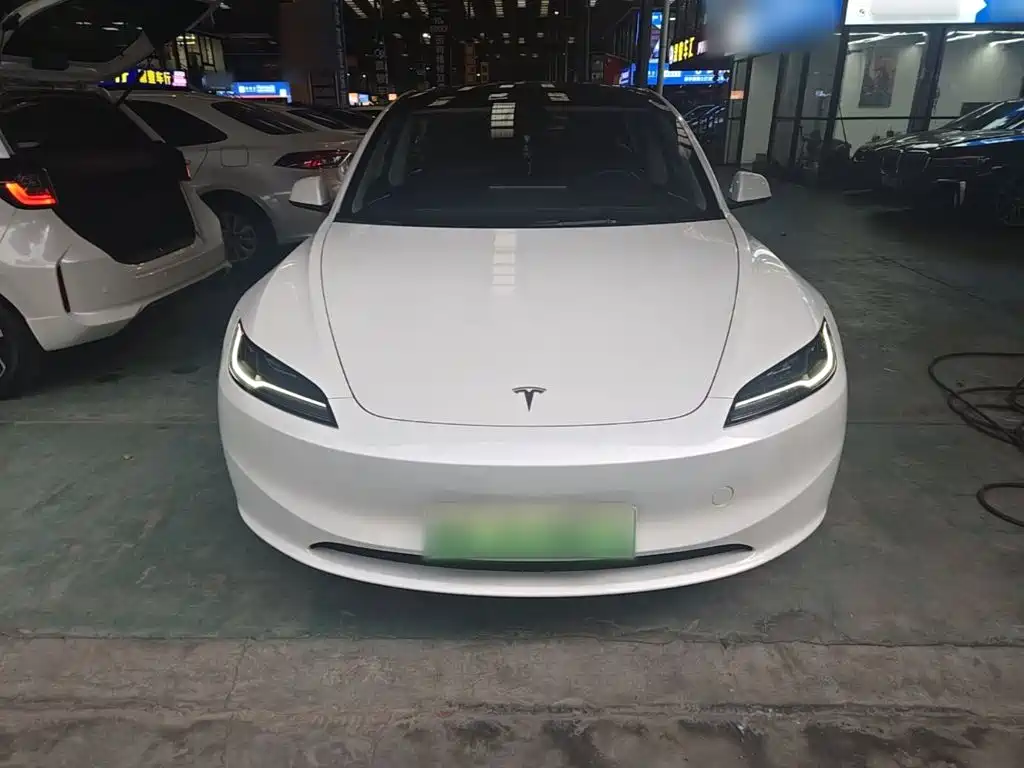 Tesla Model 3 — миниатюра 3