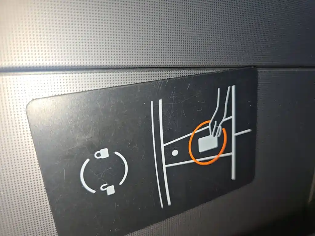 Tesla Model 3 — миниатюра 9