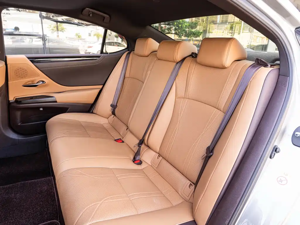 Lexus ES — миниатюра 12