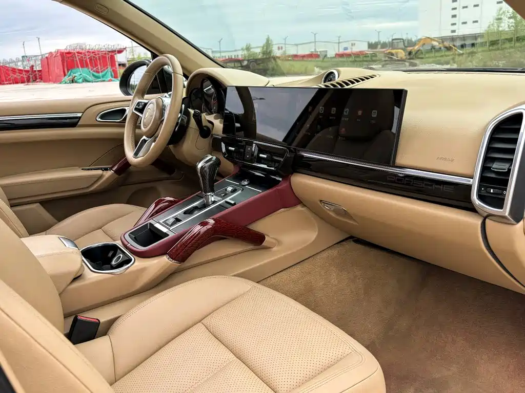 Porsche Cayenne — миниатюра 11
