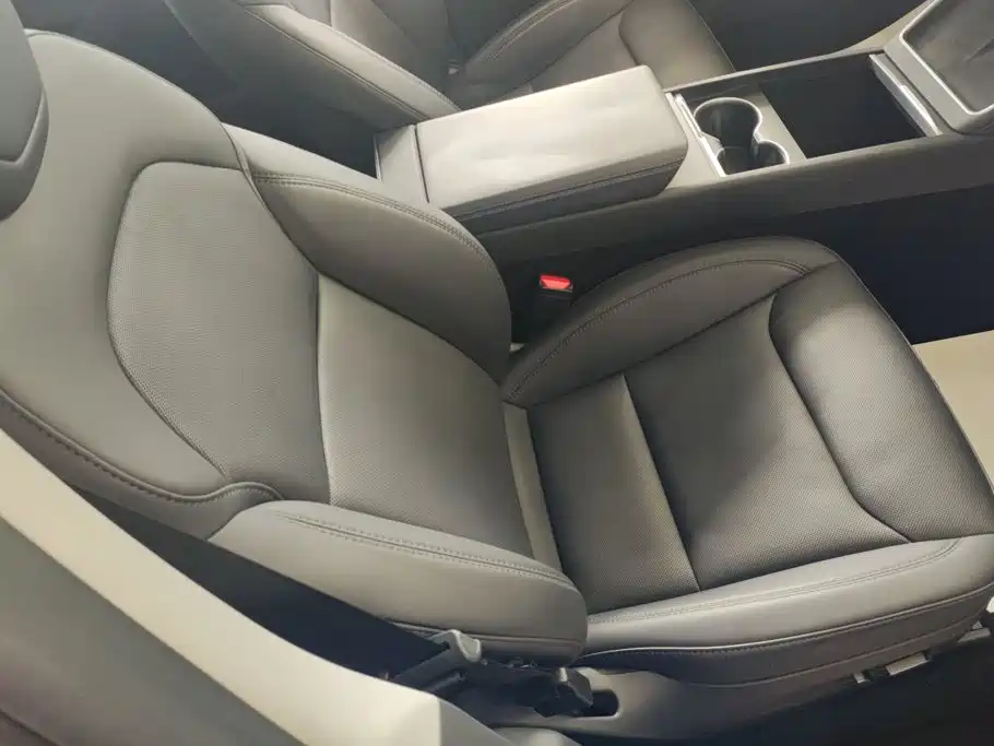Tesla Model Y — миниатюра 8
