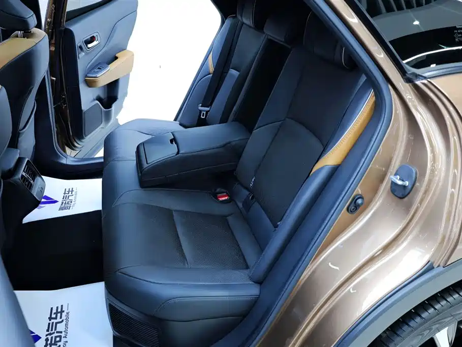 Toyota Crown SportCross — миниатюра 32