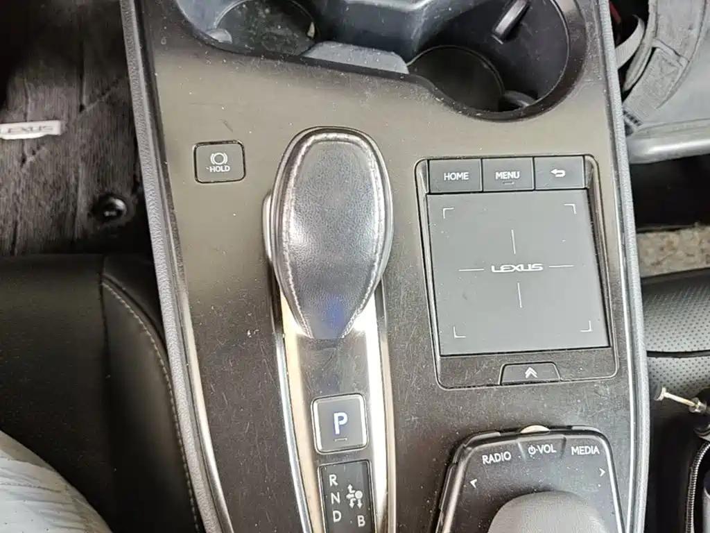 Lexus UX New Energy — миниатюра 19