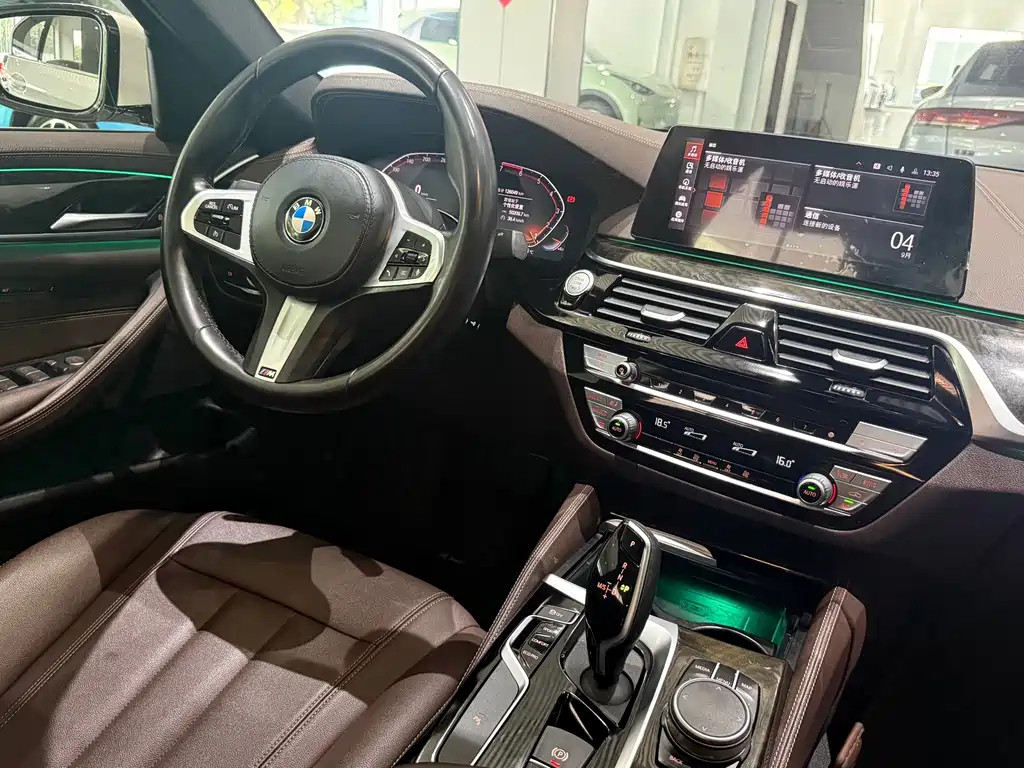 BMW 5 Series — миниатюра 11