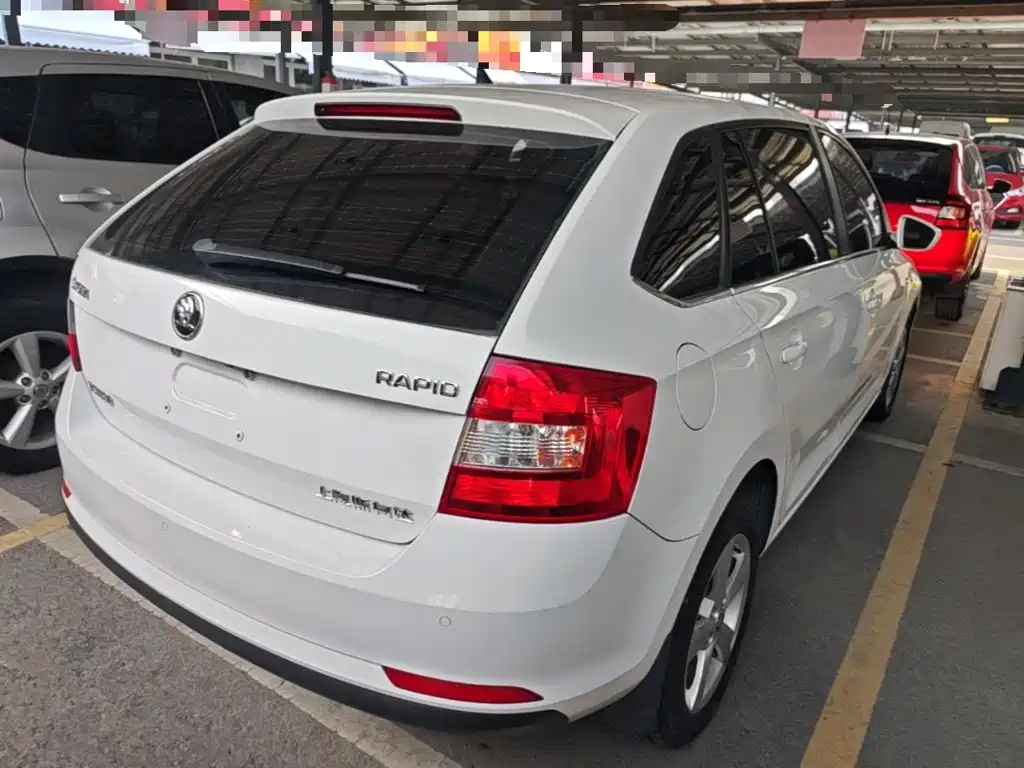Skoda Rapid Spaceback — миниатюра 7
