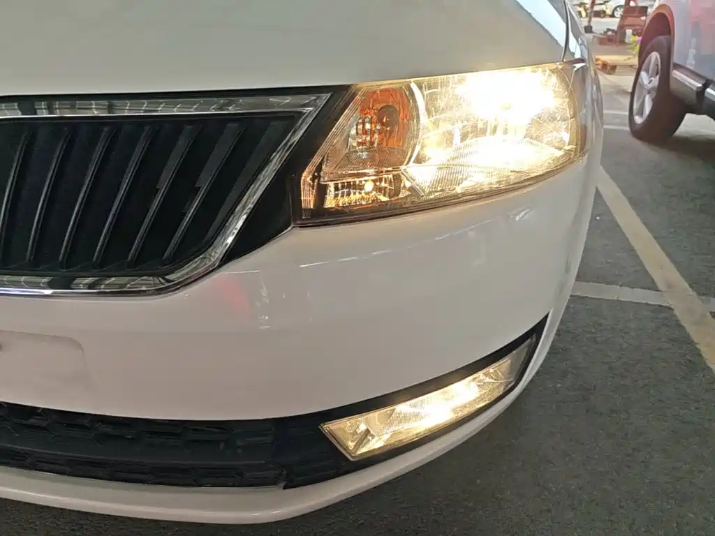 Skoda Rapid Spaceback — миниатюра 24