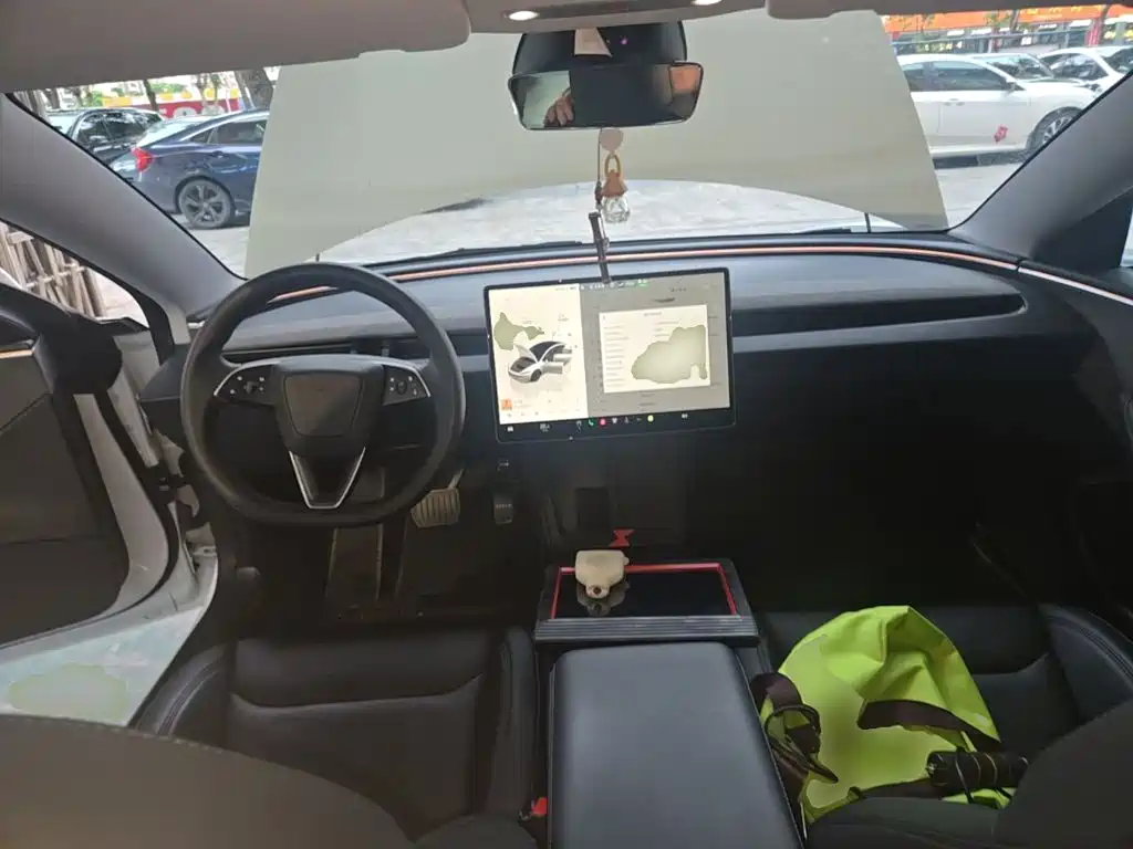 Tesla Model 3 — миниатюра 10