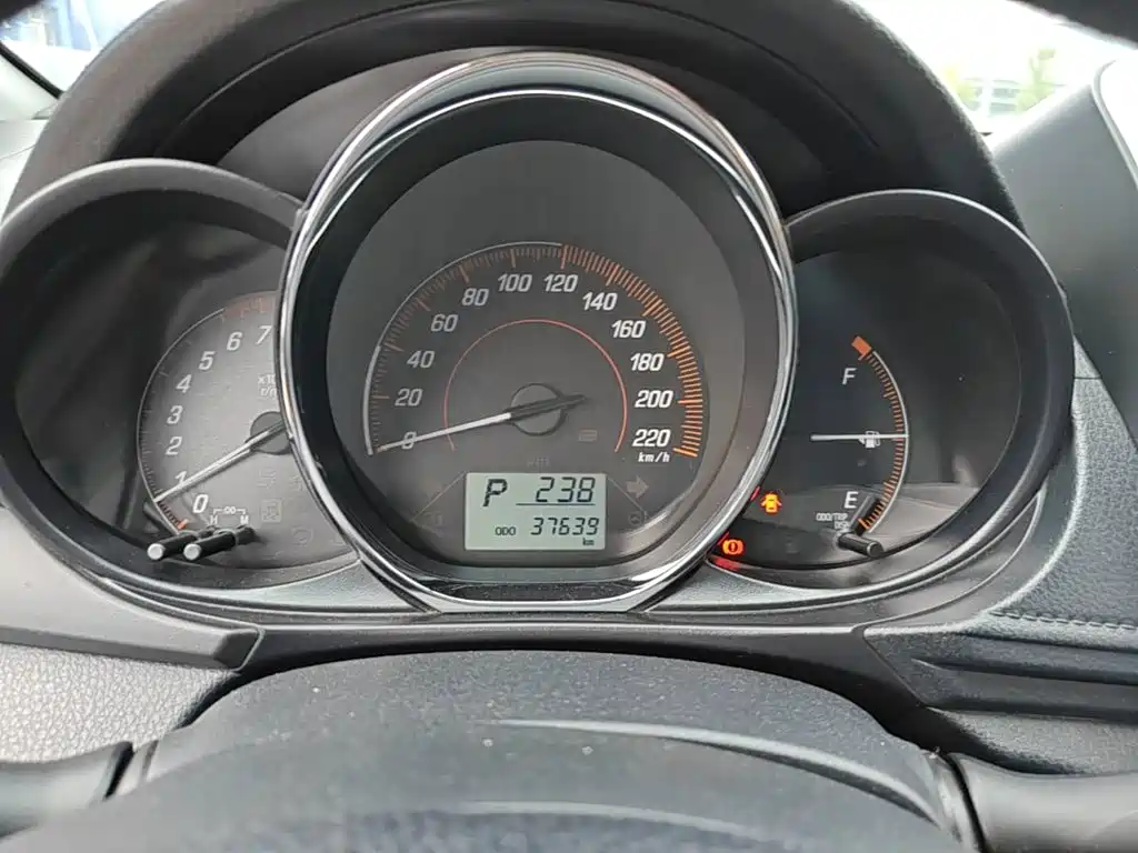 Toyota Yaris L — миниатюра 12