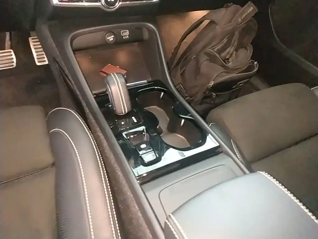 Volvo XC40 — миниатюра 14