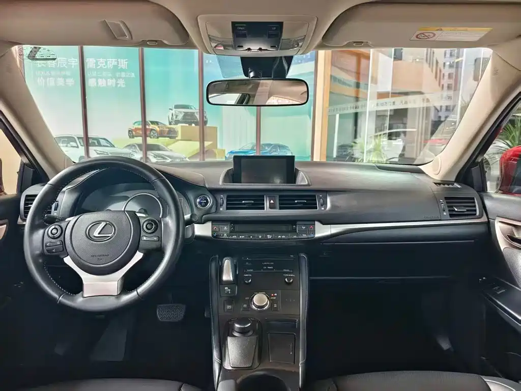 Lexus CT — миниатюра 5