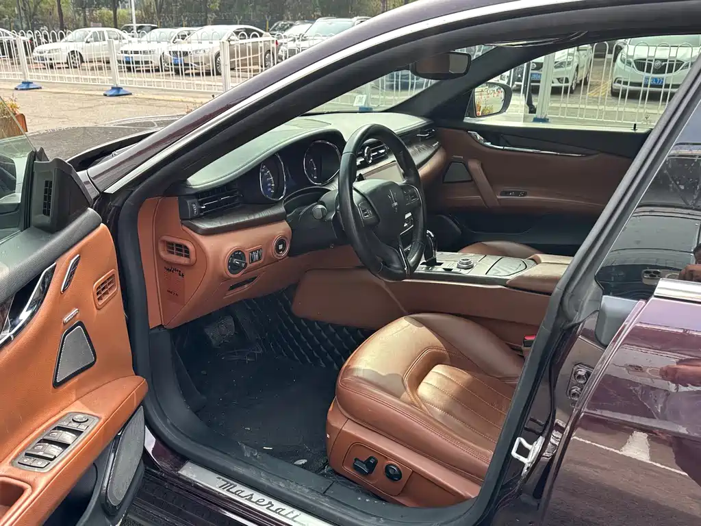 Maserati Quattroporte — миниатюра 2