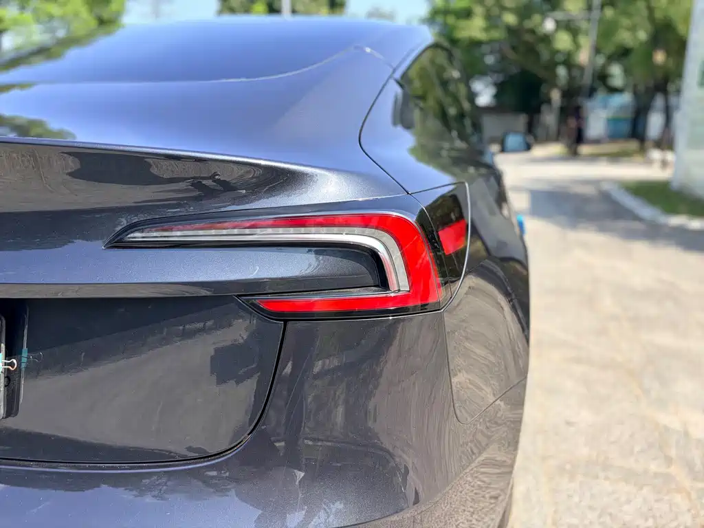 Tesla Model 3 — миниатюра 15
