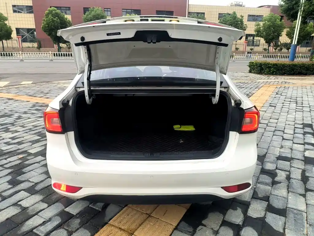 Roewe i5 — миниатюра 19
