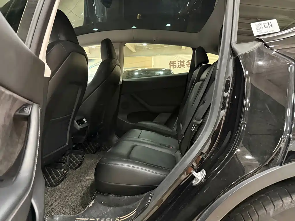 Tesla Model Y — миниатюра 11