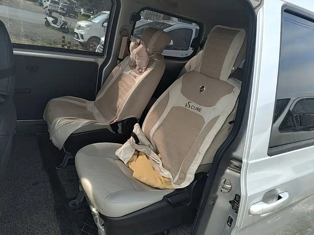 Wuling Hongguang V — миниатюра 17
