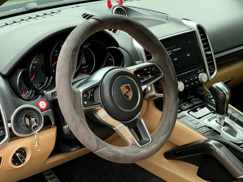 Porsche Cayenne — миниатюра 11