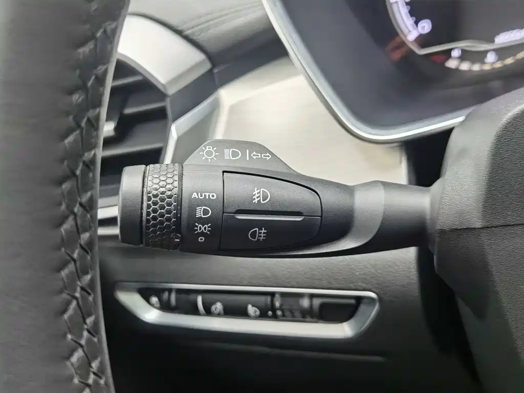 Geely Binyue — миниатюра 21