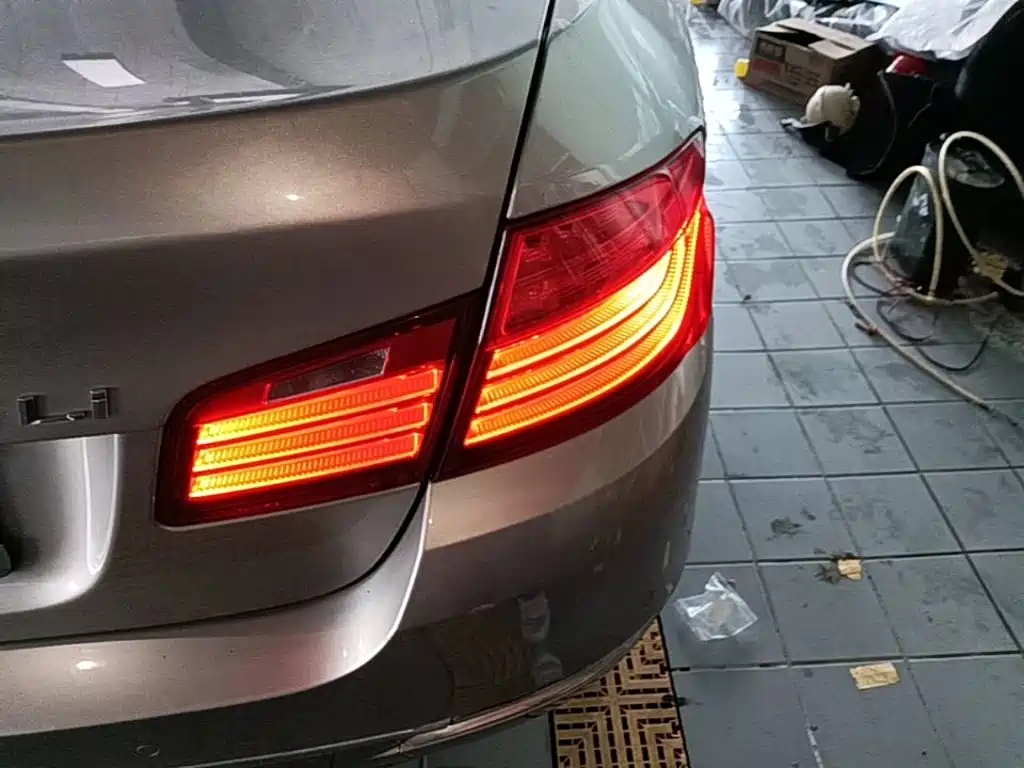 BMW 5 Series — миниатюра 8