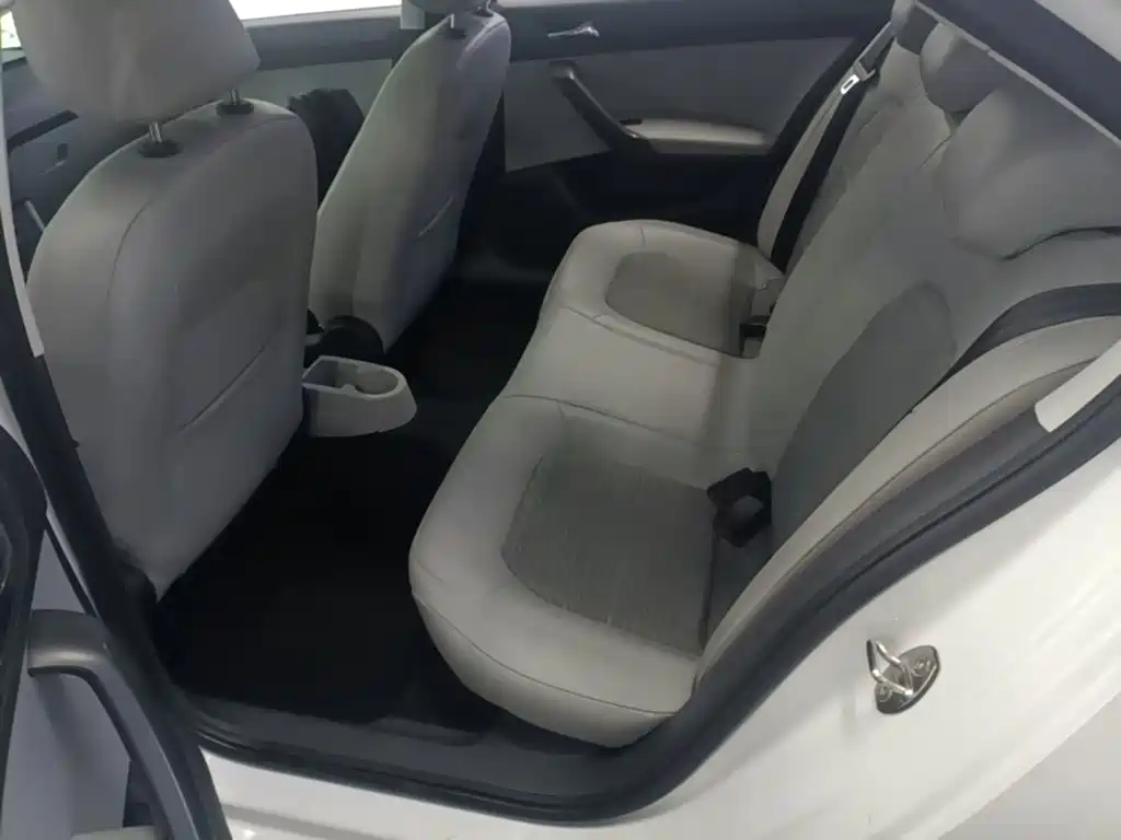 Skoda Rapid — миниатюра 17