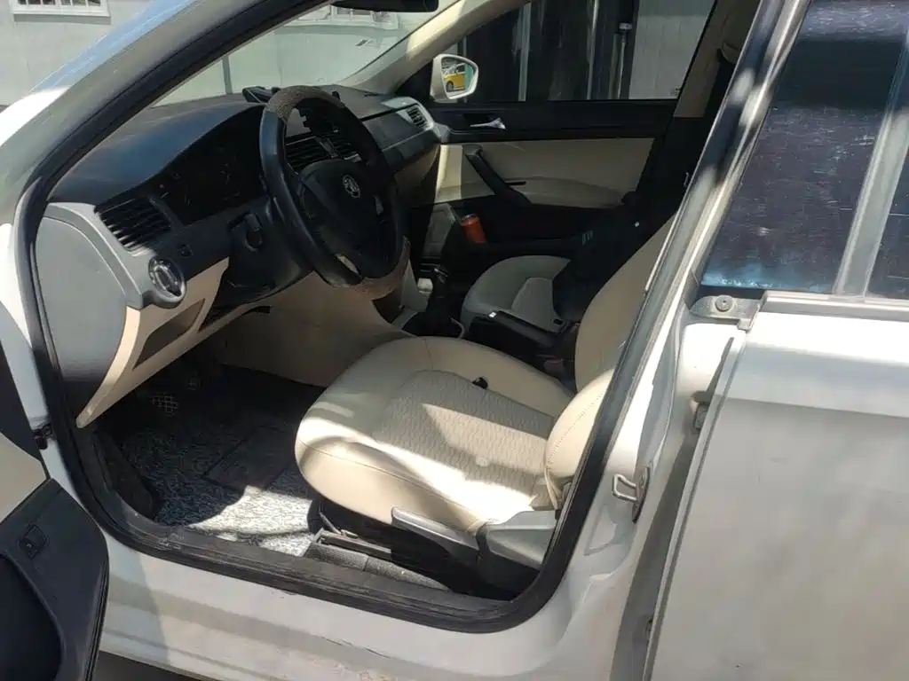 Skoda Rapid — миниатюра 15