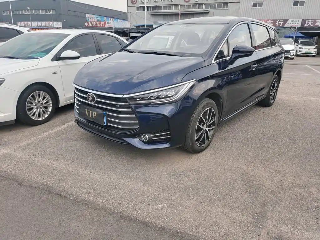 BYD MAX