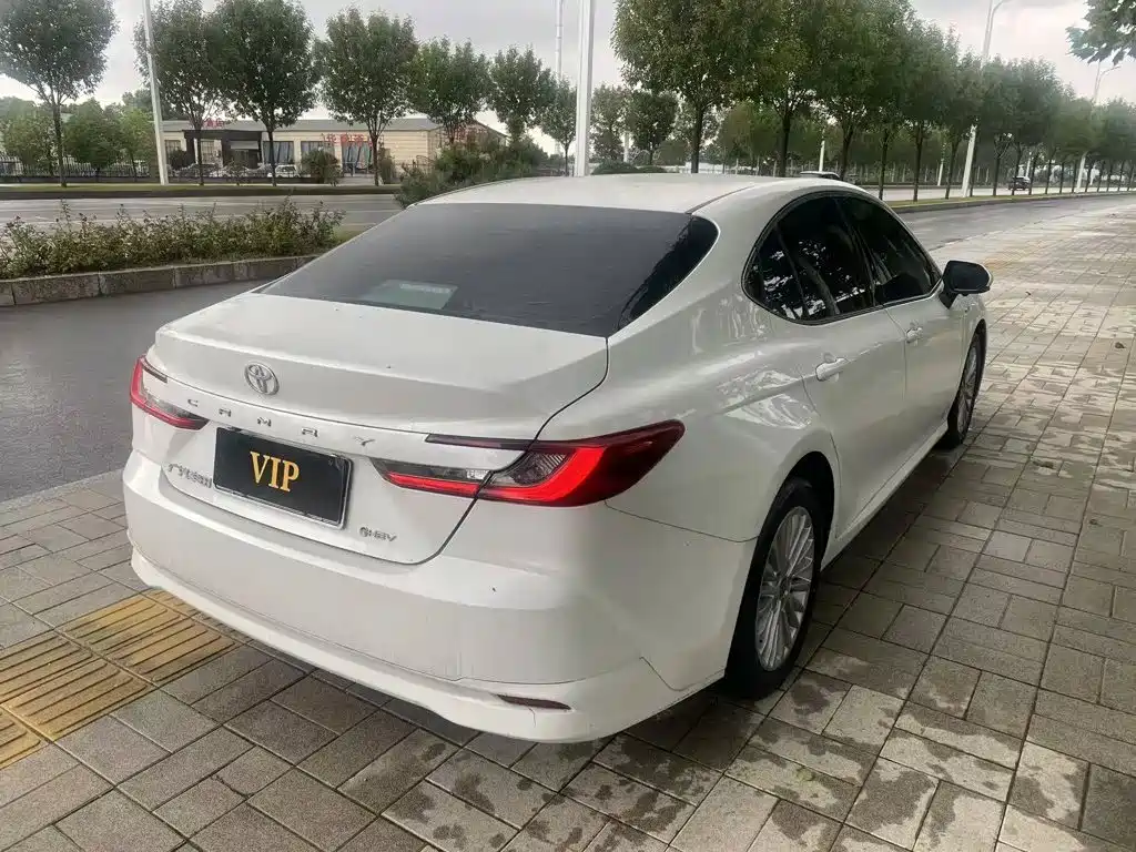 Toyota Camry — миниатюра 4